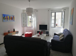 BEL APPARTEMENT SPACIEUX CENTRE VILLE UZES T3